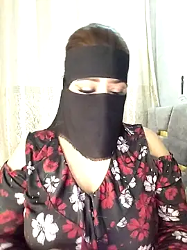 Snapshot of Cat_Sharisa chatting on 11.04.25 Cat Sharisa online show from 11.04.25