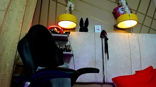 girl amada online show from 02.28.25