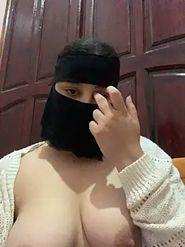 Snapshot of Miss-Soka chatting on 12.10.24 Miss-Soka online show from 12.10.24