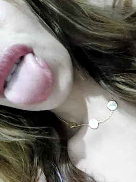 Snapshot of 7alawa-44 chatting on 10.17.25 7alawa-44 online show from 10.17.25