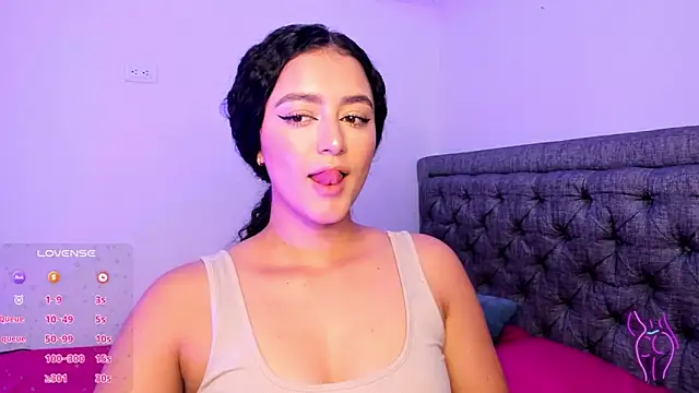 Snapshot of Adhara-zanne chatting on 12.22.25 Adhara-zanne online show from 12.22.25