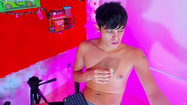 LilOwen  online show from 09.25.25