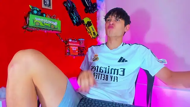 LilOwen  online show from 10.04.25