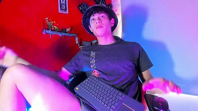 LilOwen  online show from 11.22.25