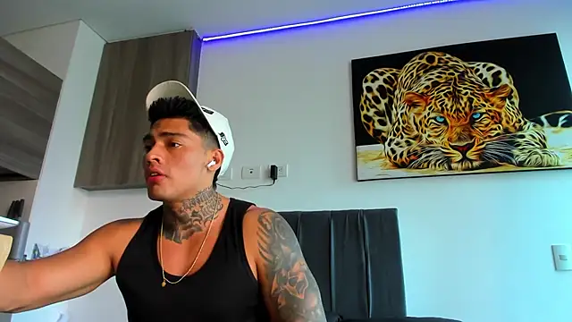 Snapshot of Dominiofit chatting on 03.28.26 Dominiofit online show from 03.28.26