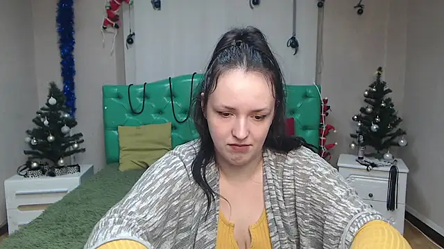 Snapshot of IsabelBlackberry chatting on 12.30.24 IsabelBlackberry online show from 12.30.24