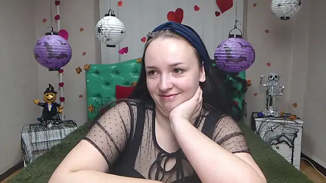 IsabelBlackberry online show from 10.27.25