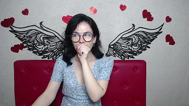 Snapshot of JasmineKouch chatting on 03.17.25 JasmineKouch online show from 03.17.25
