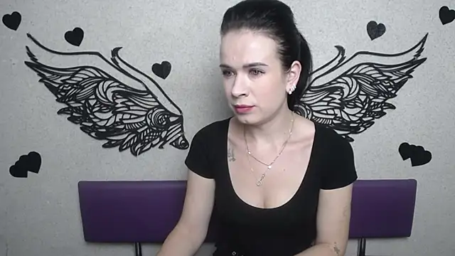Snapshot of JasmineKouch chatting on 10.11.25 JasmineKouch online show from 10.11.25