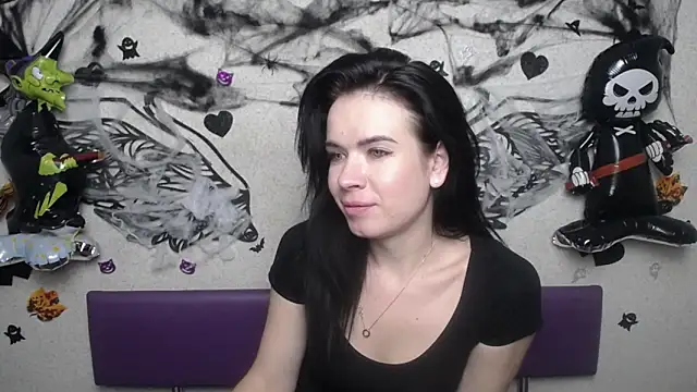 Snapshot of JasmineKouch chatting on 10.21.25 JasmineKouch online show from 10.21.25