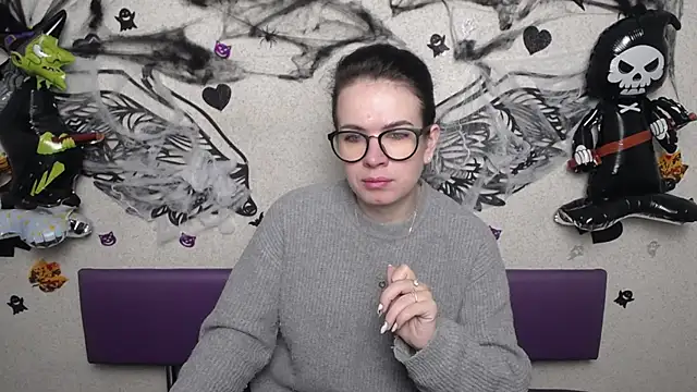Snapshot of JasmineKouch chatting on 10.22.25 JasmineKouch online show from 10.22.25