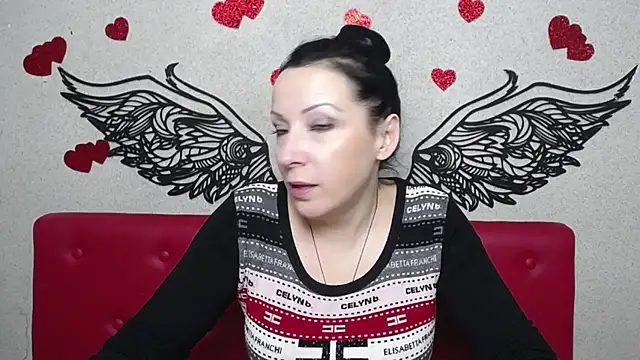 Snapshot of ElizabethSho chatting on 03.07.25 ElizabethSho online show from 03.07.25