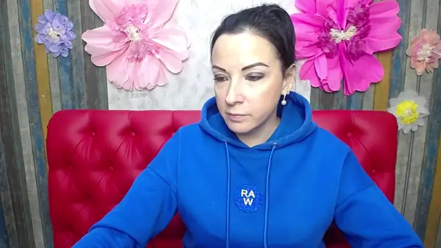 Snapshot of ElizabethSho chatting on 01.17.26 ElizabethSho online show from 01.17.26