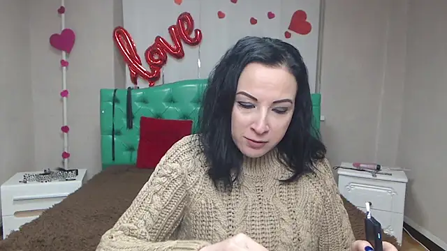 Snapshot of ElizabethSho chatting on 02.10.26 ElizabethSho online show from 02.10.26