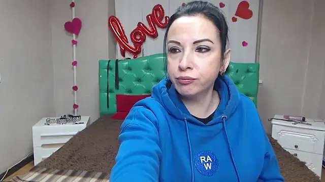 Snapshot of ElizabethSho chatting on 02.11.26 ElizabethSho online show from 02.11.26