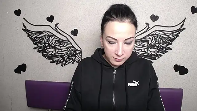 Snapshot of ElizabethSho chatting on 02.13.26 ElizabethSho online show from 02.13.26