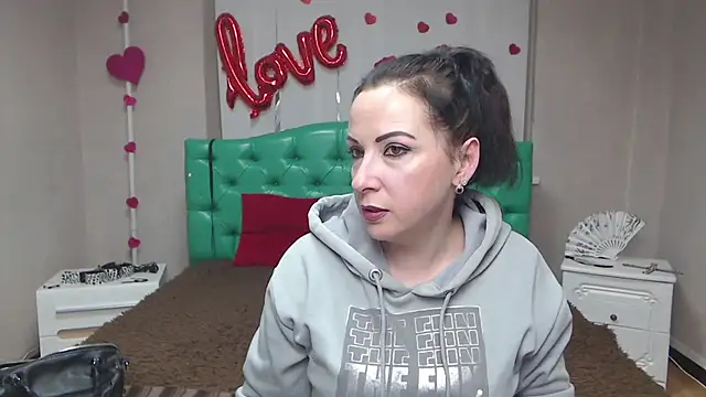 Snapshot of ElizabethSho chatting on 02.28.26 ElizabethSho online show from 02.28.26