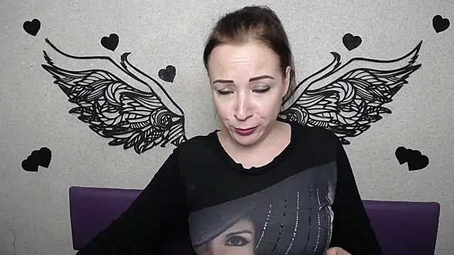 Snapshot of ElizabethSho chatting on 03.15.26 ElizabethSho online show from 03.15.26