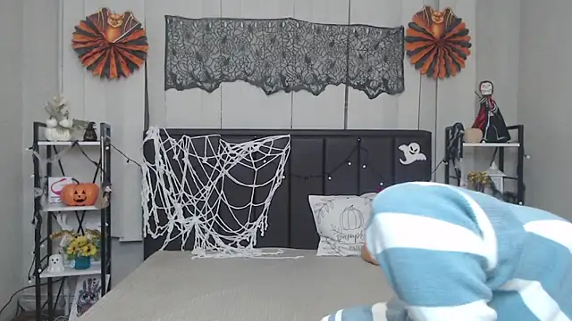 EmiliaGree online show from 10.25.25