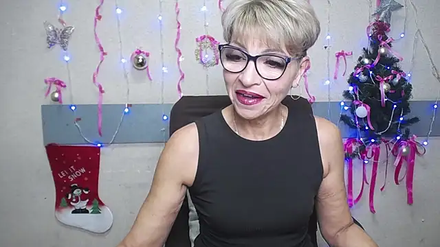 Snapshot of EllaBonito chatting on 01.14.25 EllaBonito online show from 01.14.25