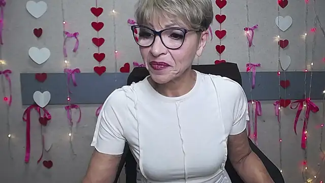 Snapshot of EllaBonito chatting on 01.30.25 EllaBonito online show from 01.30.25