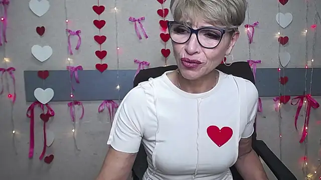 Snapshot of EllaBonito chatting on 01.30.25 EllaBonito online show from 01.30.25