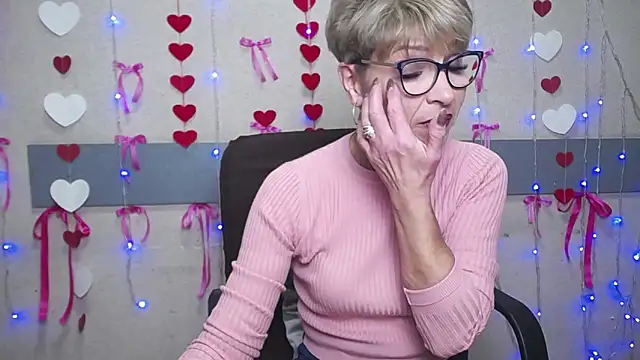 Snapshot of EllaBonito chatting on 02.02.25 EllaBonito online show from 02.02.25