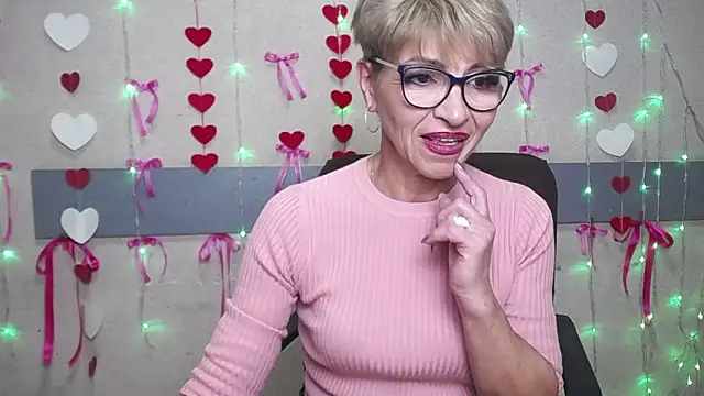 Snapshot of EllaBonito chatting on 02.02.25 EllaBonito online show from 02.02.25