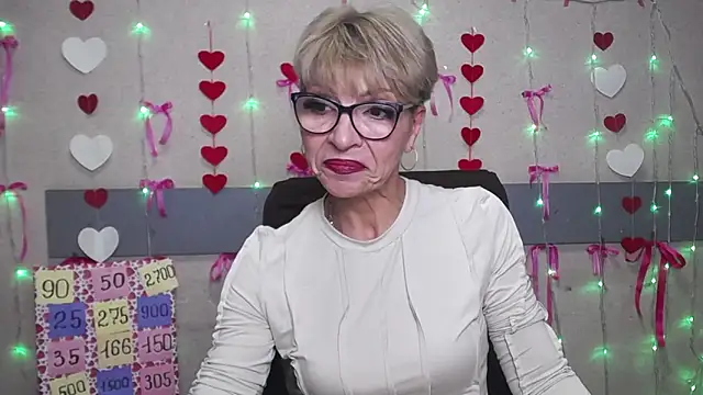 Snapshot of EllaBonito chatting on 02.05.25 EllaBonito online show from 02.05.25