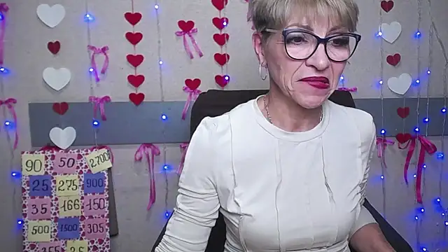 Snapshot of EllaBonito chatting on 02.05.25 EllaBonito online show from 02.05.25