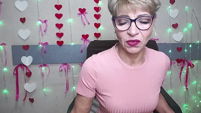 Snapshot of EllaBonito chatting on 02.07.25 EllaBonito online show from 02.07.25