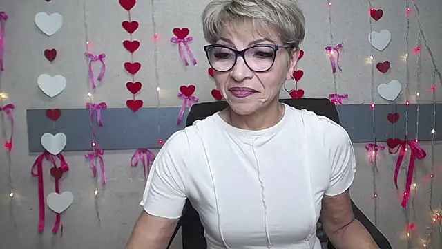 Snapshot of EllaBonito chatting on 02.21.25 EllaBonito online show from 02.21.25