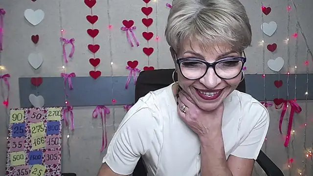 Snapshot of EllaBonito chatting on 02.21.25 EllaBonito online show from 02.21.25