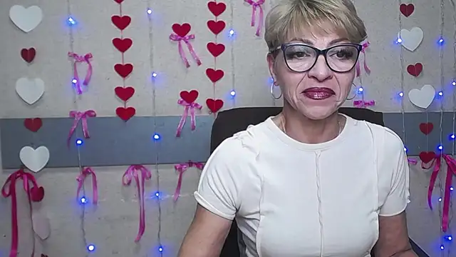 Snapshot of EllaBonito chatting on 03.07.25 EllaBonito online show from 03.07.25