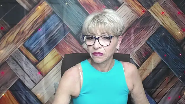 Snapshot of EllaBonito chatting on 09.17.25 EllaBonito online show from 09.17.25