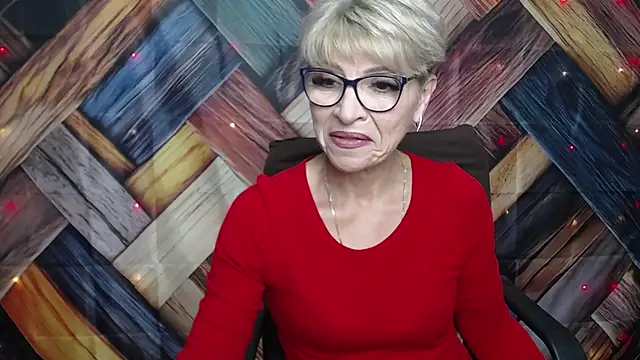 Snapshot of EllaBonito chatting on 10.13.25 EllaBonito online show from 10.13.25