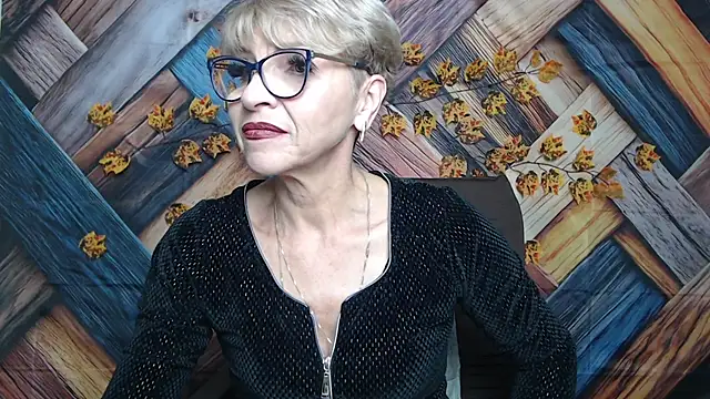 Snapshot of EllaBonito chatting on 11.20.25 EllaBonito online show from 11.20.25