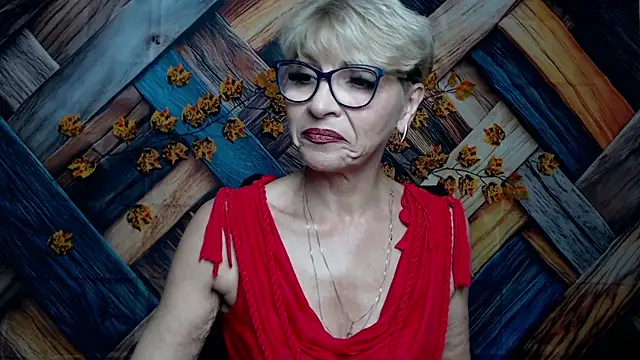 Snapshot of EllaBonito chatting on 11.21.25 EllaBonito online show from 11.21.25