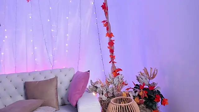 Snapshot of celestelewis chatting on 10.31.25 celestelewis online show from 10.31.25