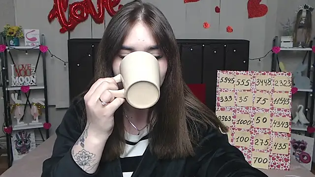 LauraHlot online show from 03.16.25