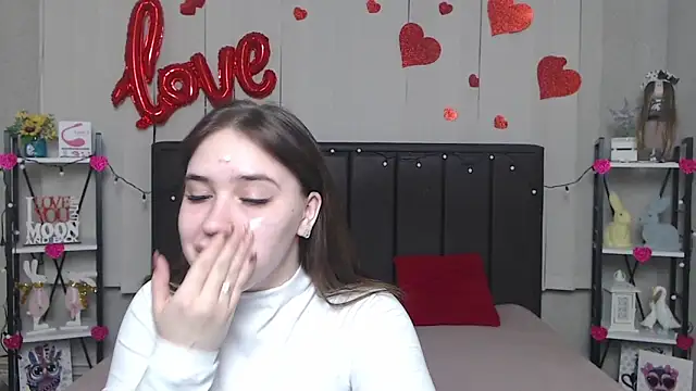 LauraHlot online show from 03.17.25