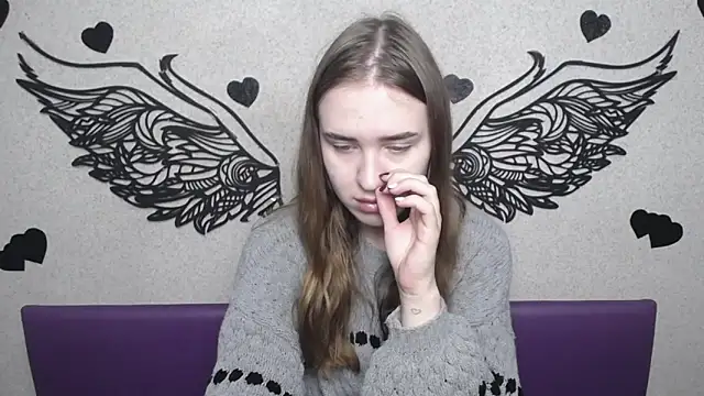 LauraHlot online show from 10.05.25