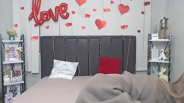 LauraHlot online show from 03.04.26