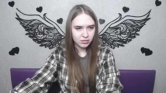 LauraHlot online show from 04.22.26