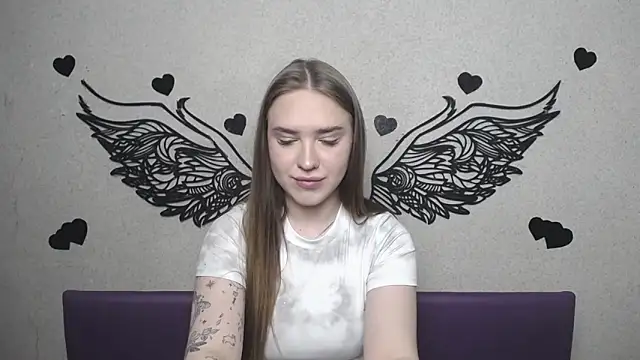 LauraHlot online show from 04.24.26