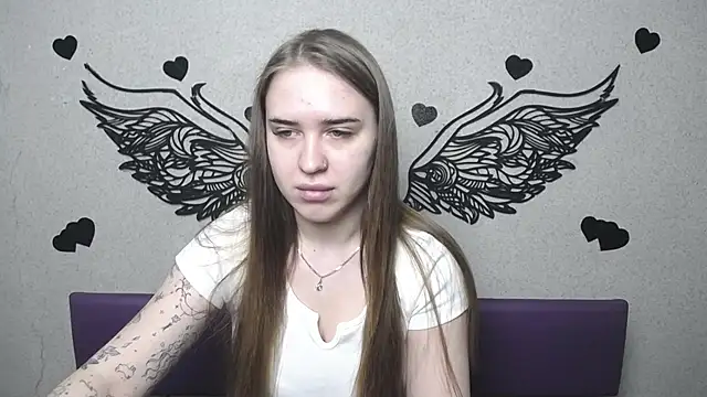 LauraHlot online show from 04.26.26