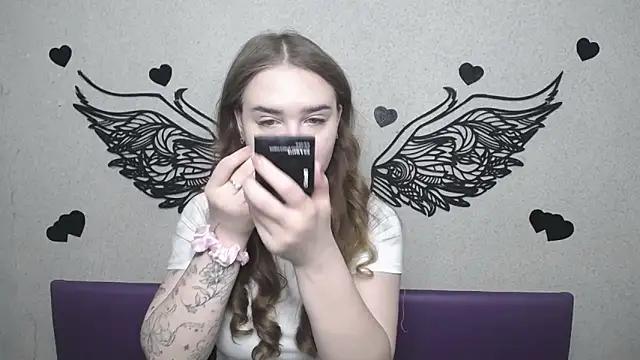 LauraHlot online show from 04.29.26