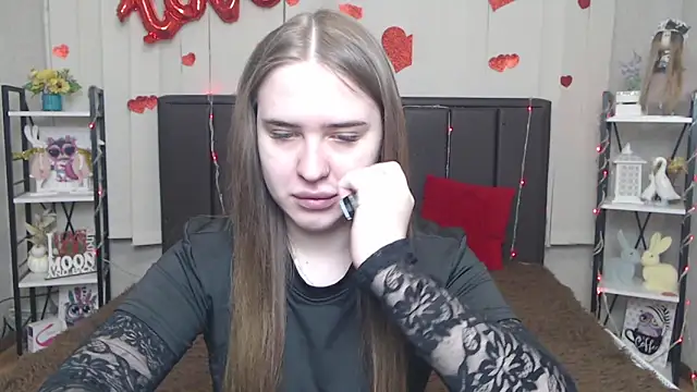 LauraHlot online show from 04.30.26