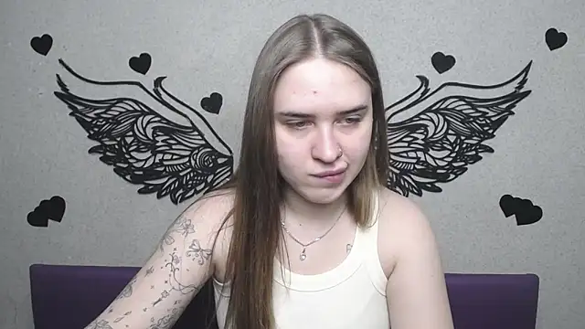 Snapshot of LauraHlot chatting on 05.06.26 LauraHlot online show from 05.06.26