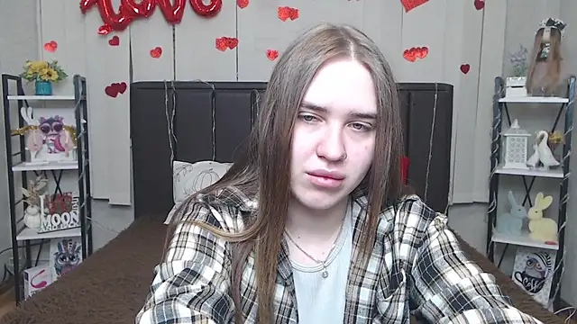 Snapshot of LauraHlot chatting on 05.27.26 LauraHlot online show from 05.27.26